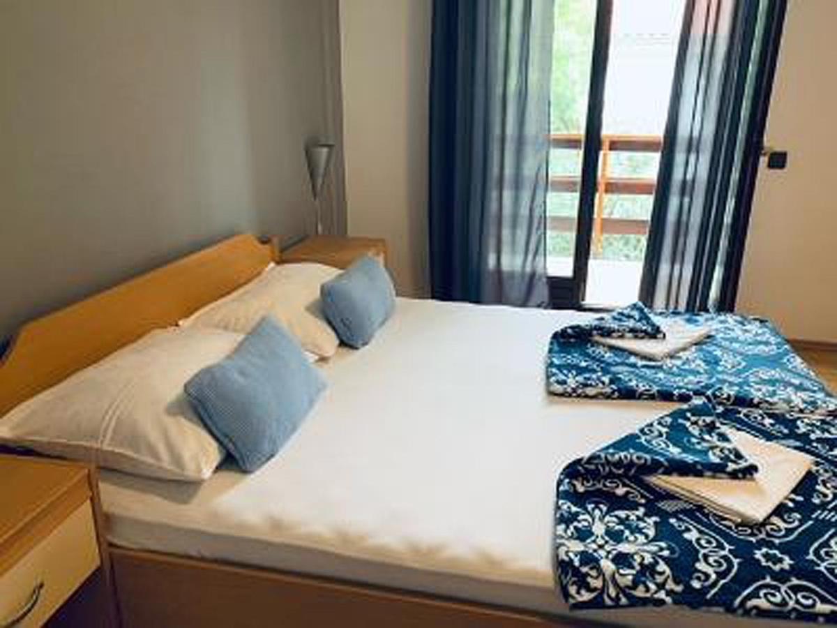 Apartments And Rooms By The Sea Starigrad, Paklenica - 6591 외부 사진