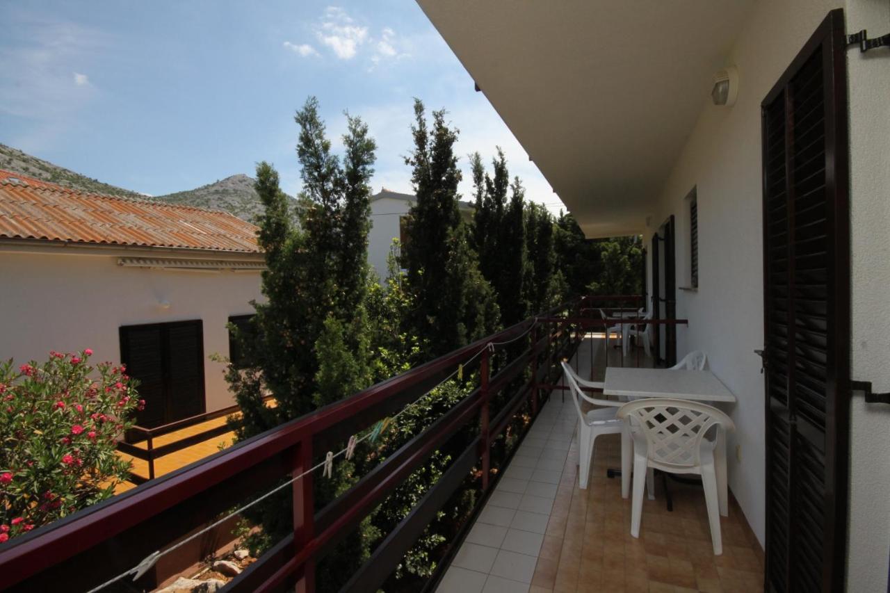 Apartments And Rooms By The Sea Starigrad, Paklenica - 6591 외부 사진