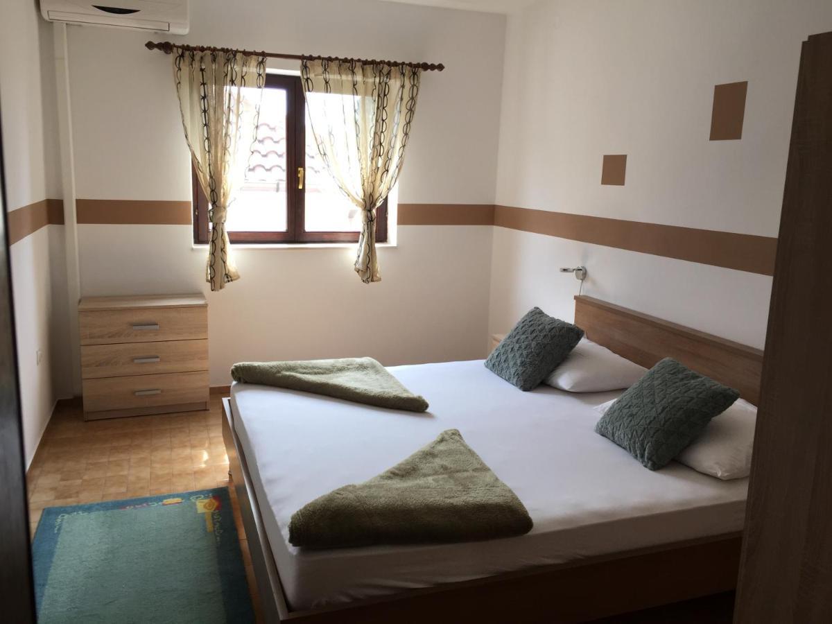Apartments And Rooms By The Sea Starigrad, Paklenica - 6591 외부 사진