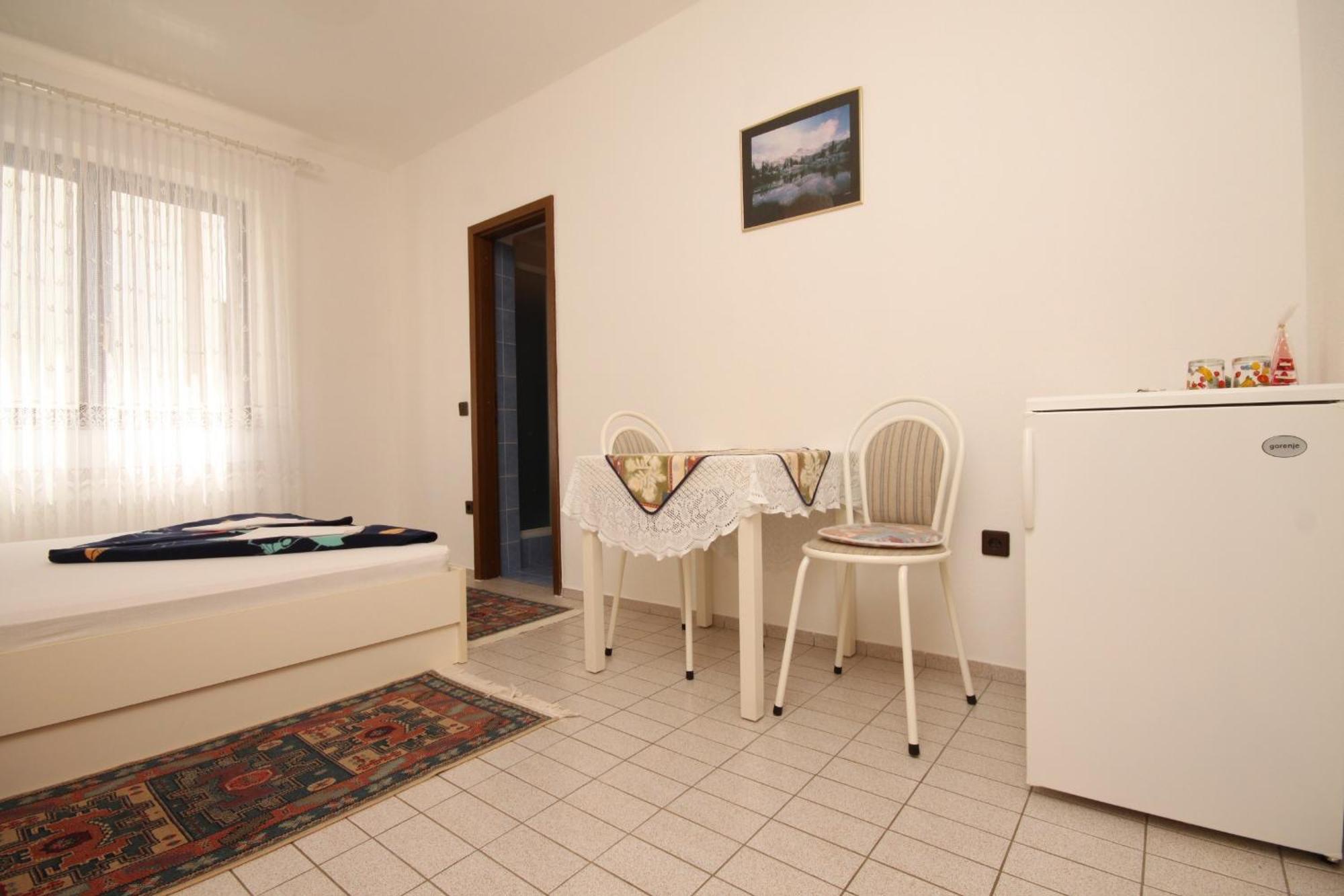 Apartments And Rooms By The Sea Starigrad, Paklenica - 6591 외부 사진
